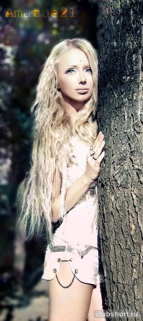 18314_valeria-lukyanova-v-shortah-7.jpg